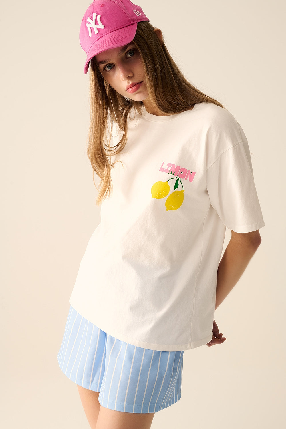 Q2 t-shirt bianca rilassata con stampa di limone