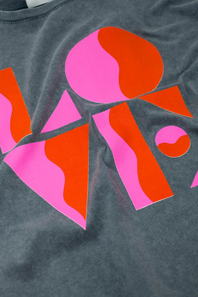 T-shirt con stampa digitale art déco LOVE in grigio