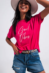 Q2 T shirt fucsia con scritta Good Vibes