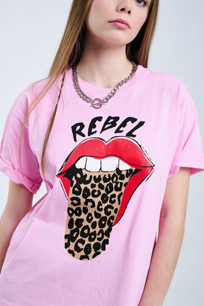 T-shirt grafica Pink Rebel con linguetta leopardata