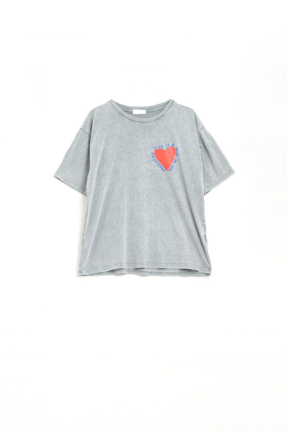 Q2 T-shirt grigia con disegno di un cuore sul davanti e sul retro