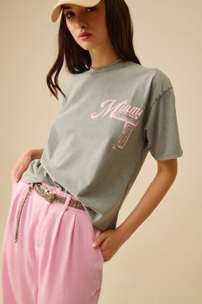 T-shirt grigia con stampa del logo Miami in rosa