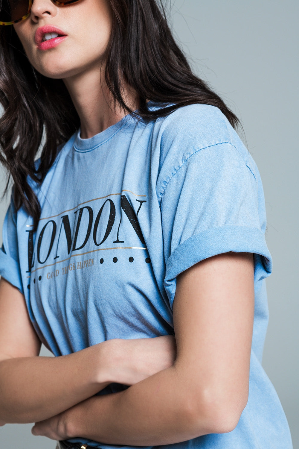 T-shirt relaxed fit in baby bue lavato con logo london