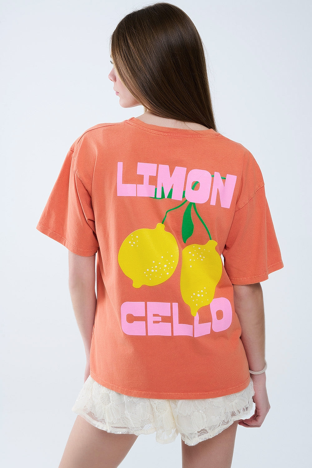 T-shirt rilassata arancione con stampa di limoni