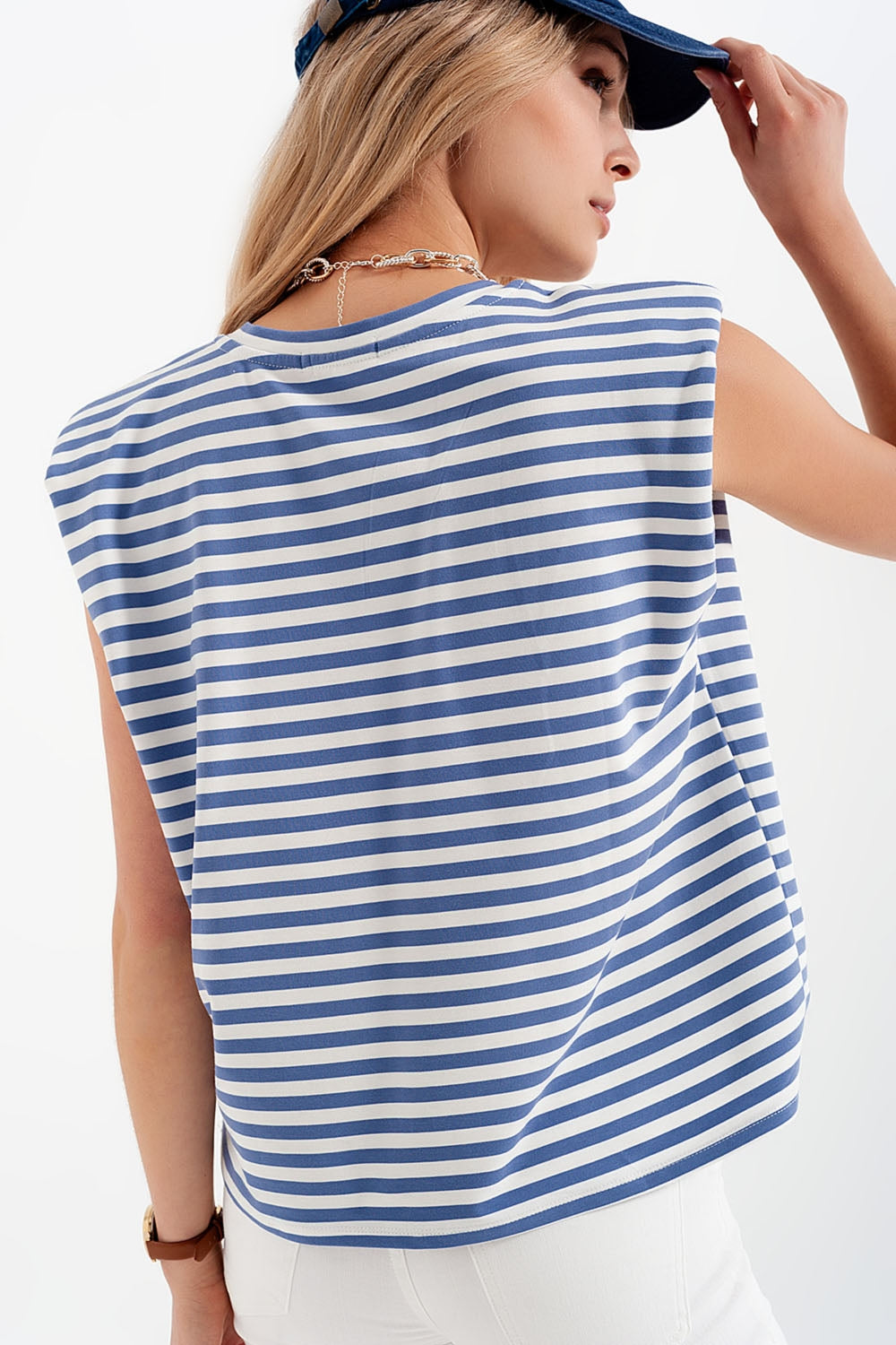 T-shirt senza maniche con spalle imbottite a righe blu