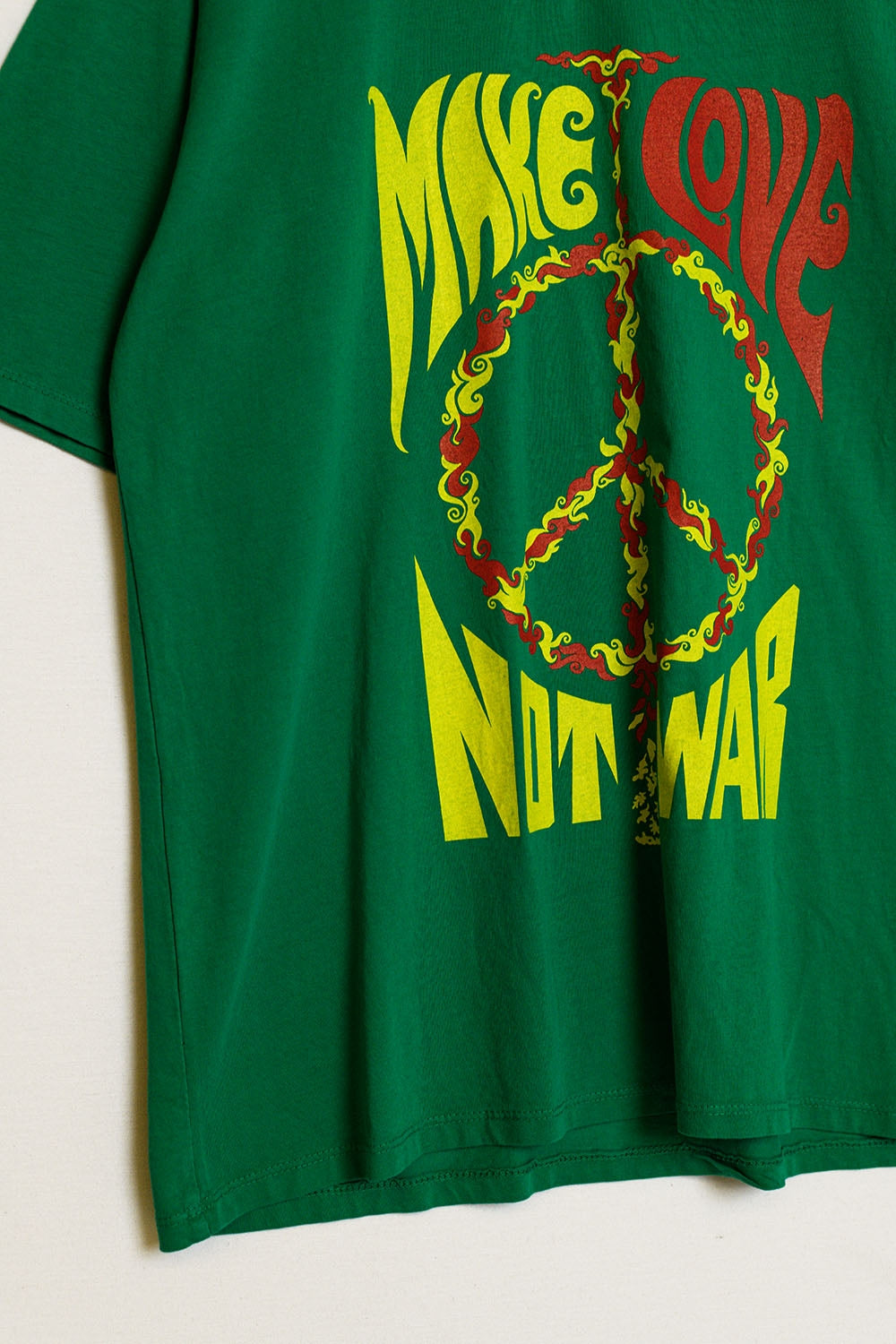 t-shirt verde a maniche corte con logo Make love not war