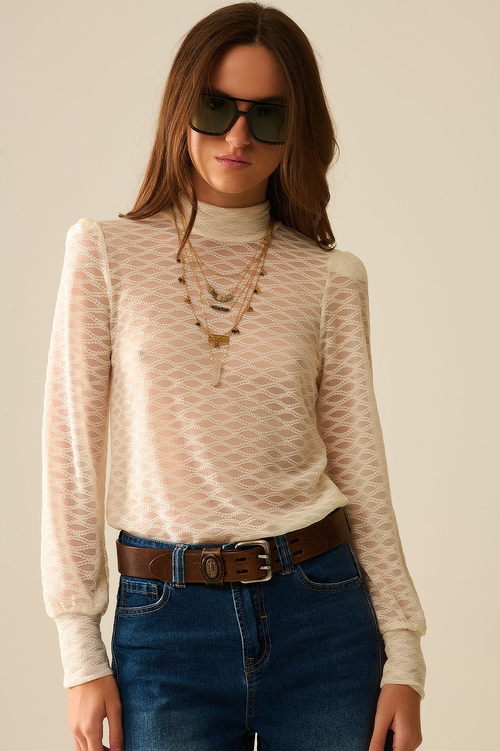 Top a Collo Alto in Pizzo Beige Trasparente con Spalle a Sbuffo