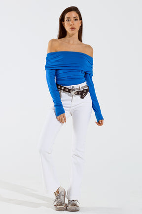 Top aderente con spalle scoperte in blu