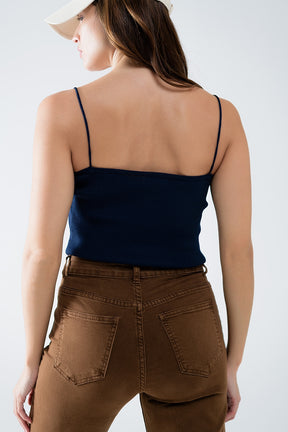 Top basic in maglia blu navy con spalline sottili