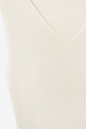 Top beige senza maniche in maglia fine con scollo a V