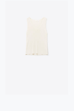 Top beige senza maniche in maglia fine con scollo a V