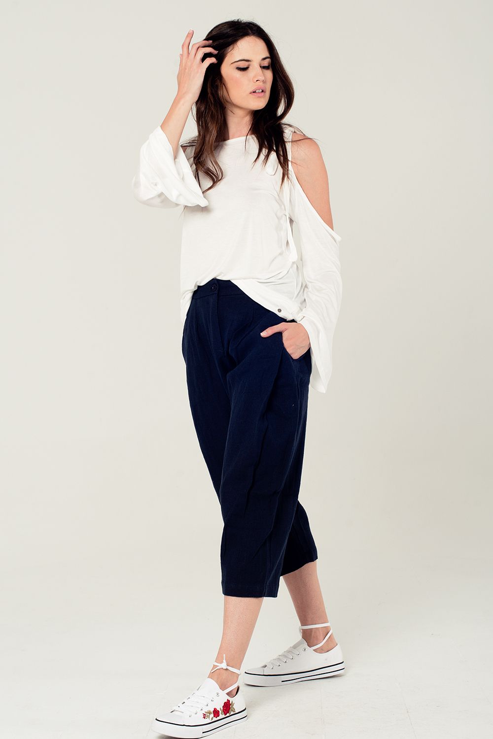 Top bianco con spalle scoperte