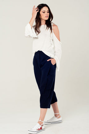 Top bianco con spalle scoperte