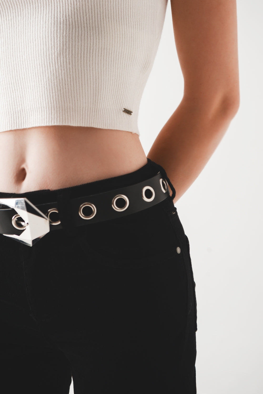 Top con bretelle in maglia a coste panna