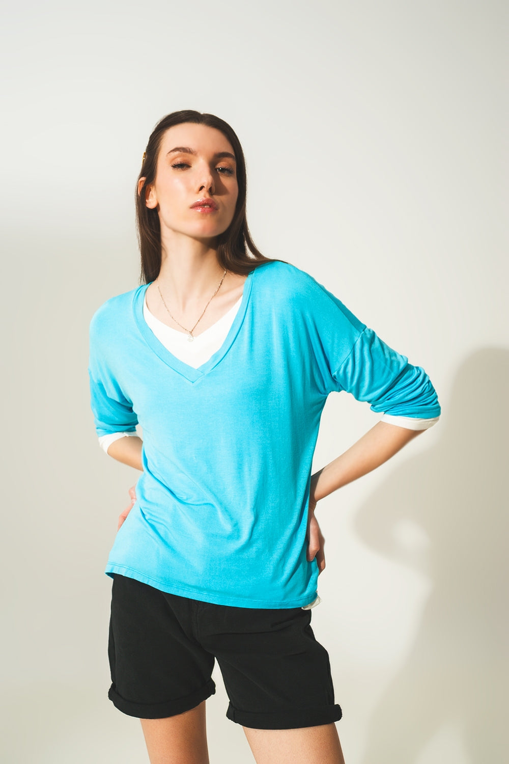 Top con scollo a V in morbidissimo cotone e modal azzurro