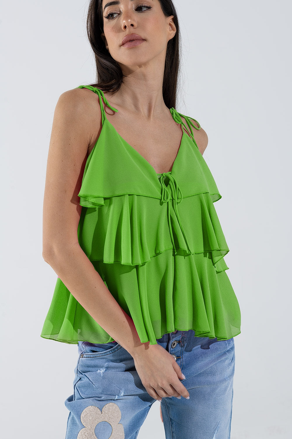 Top con volant con spalline sottili in verde