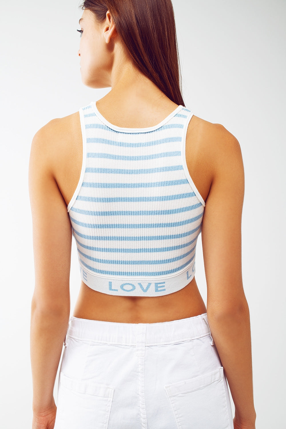 Top corto a righe con scritta Love in blu