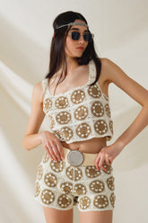 Q2 Top corto all'uncinetto con motivo a cerchio in beige