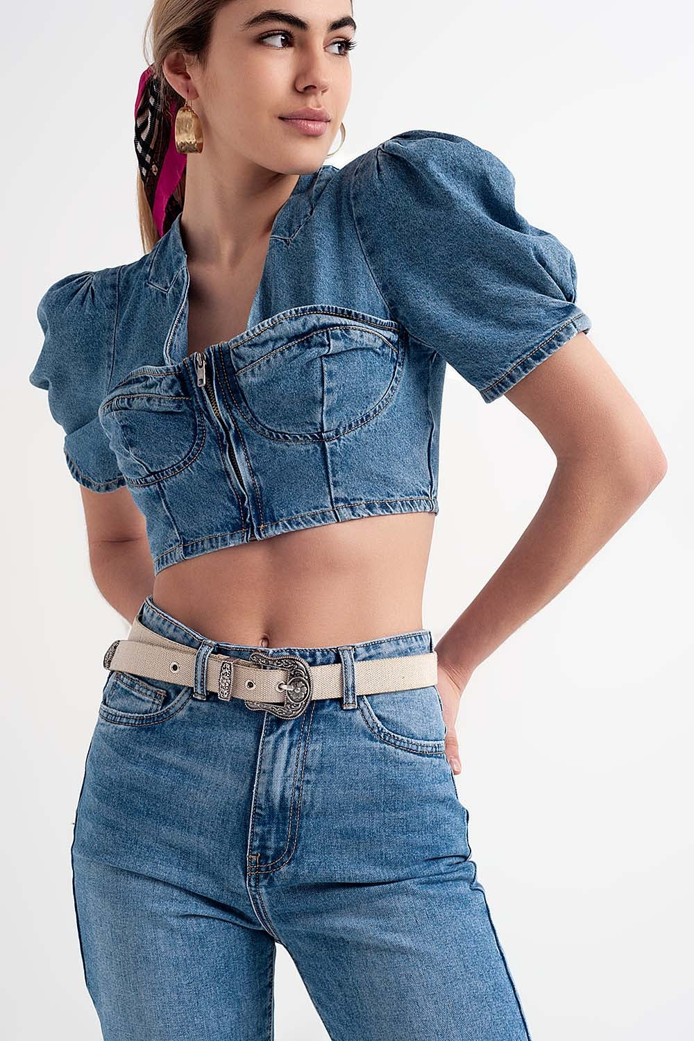 Q2 Top corto di jeans lavaggio blue con maniche a sbuffo e dettaglio a corsetto