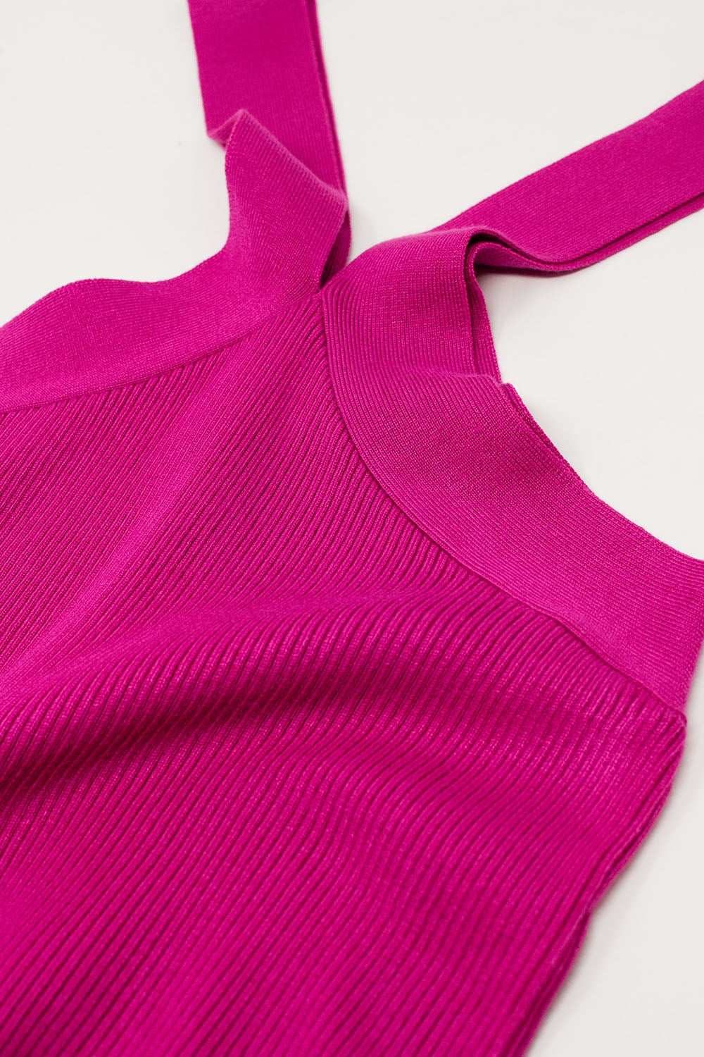 Top cropped incrociato in maglia fucsia