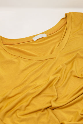 Top giallo a maniche lunghe con scollo a V in modal