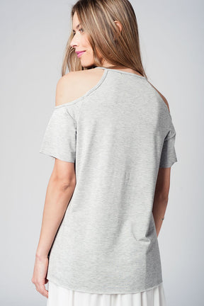 Top grigio con spalle scoperte