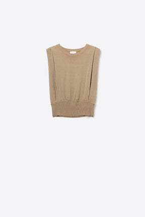 Q2 Top in maglia senza maniche con spalle drappeggiate in cammello