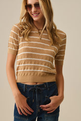 Q2 Top in maglia traforata cammello con maniche corte e strisce bianche