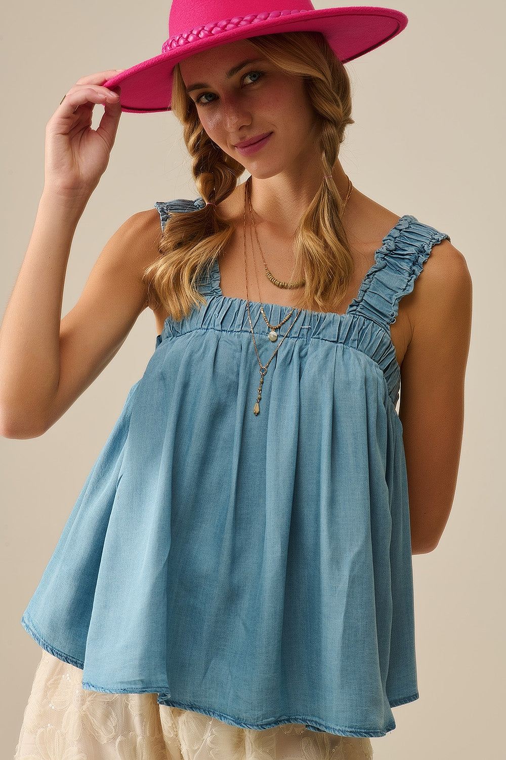 Q2 Top in tessuto Tencel con spalline arricciate in blu