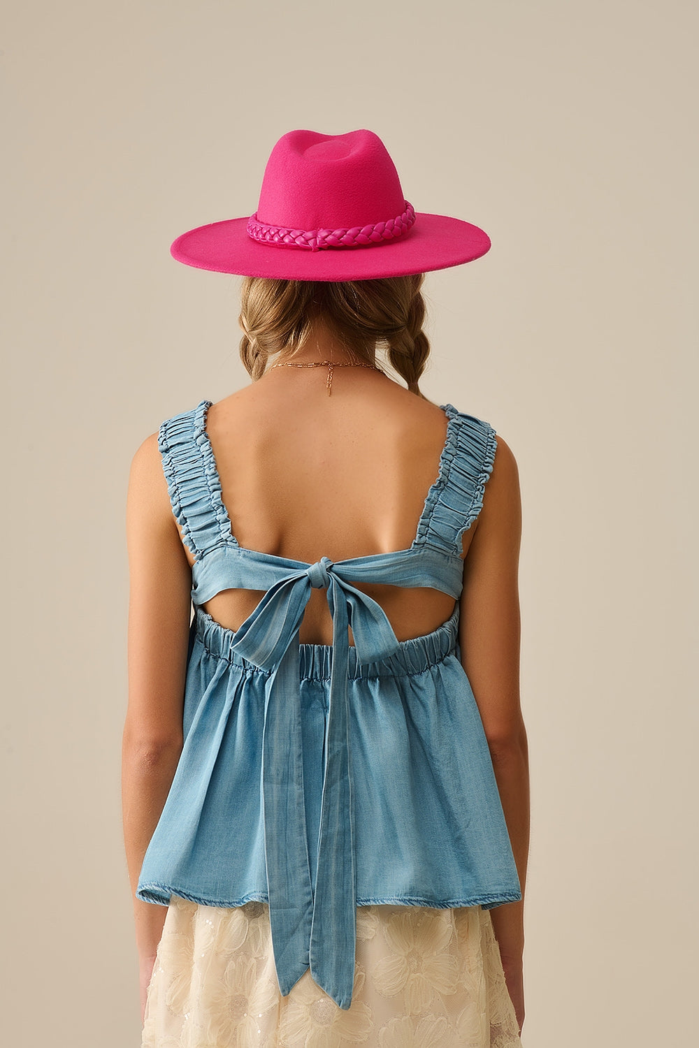 Top in tessuto Tencel con spalline arricciate in blu