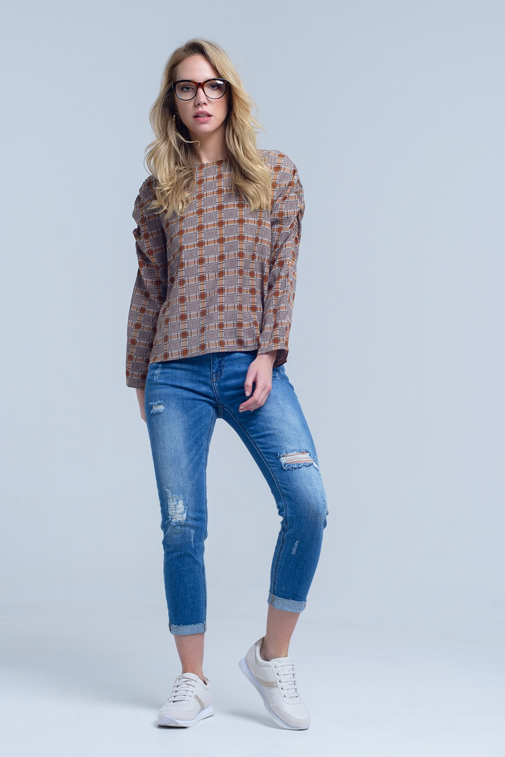 Top marrone con stampa check