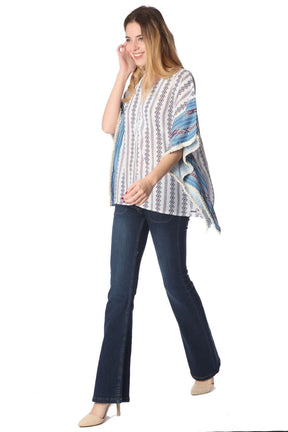 Top oversize stile poncho con motivo tribale blu