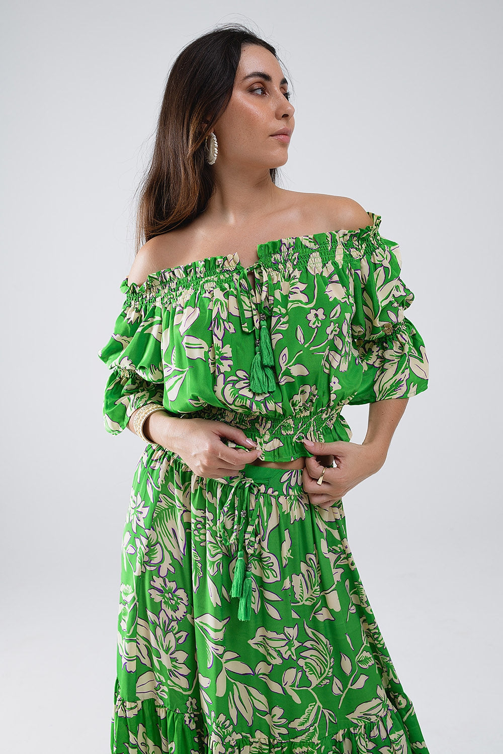 Q2 Top verde off the shoulder con elastico in vita con stampa floreale