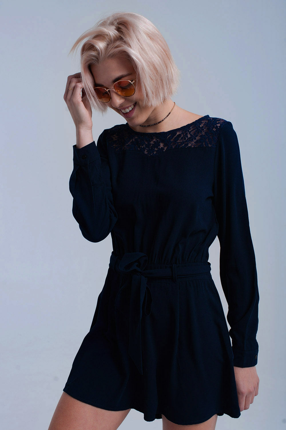 Tuta blu scuro con pizzo