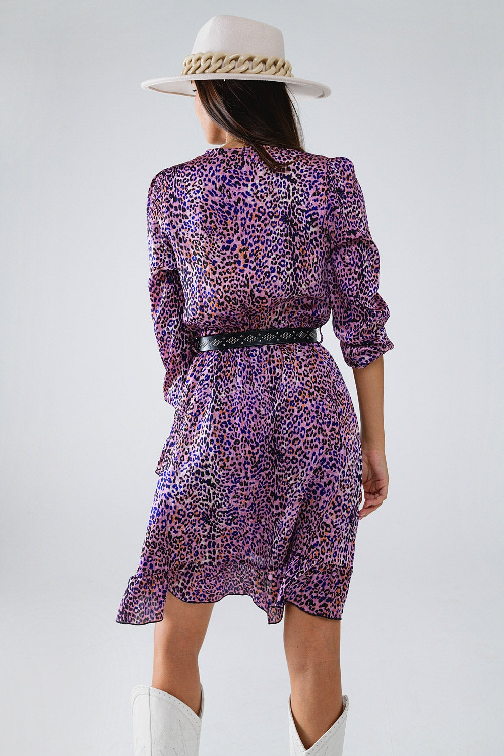 Vestito avvolgente viola con stampa animalier e gonna con volant