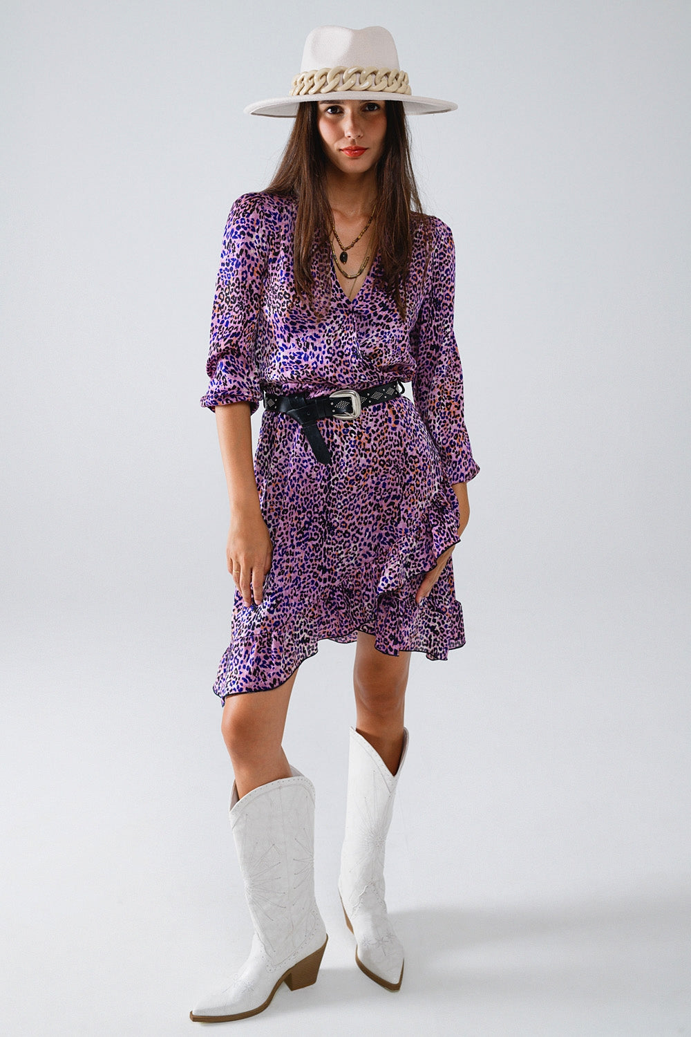 Vestito avvolgente viola con stampa animalier e gonna con volant