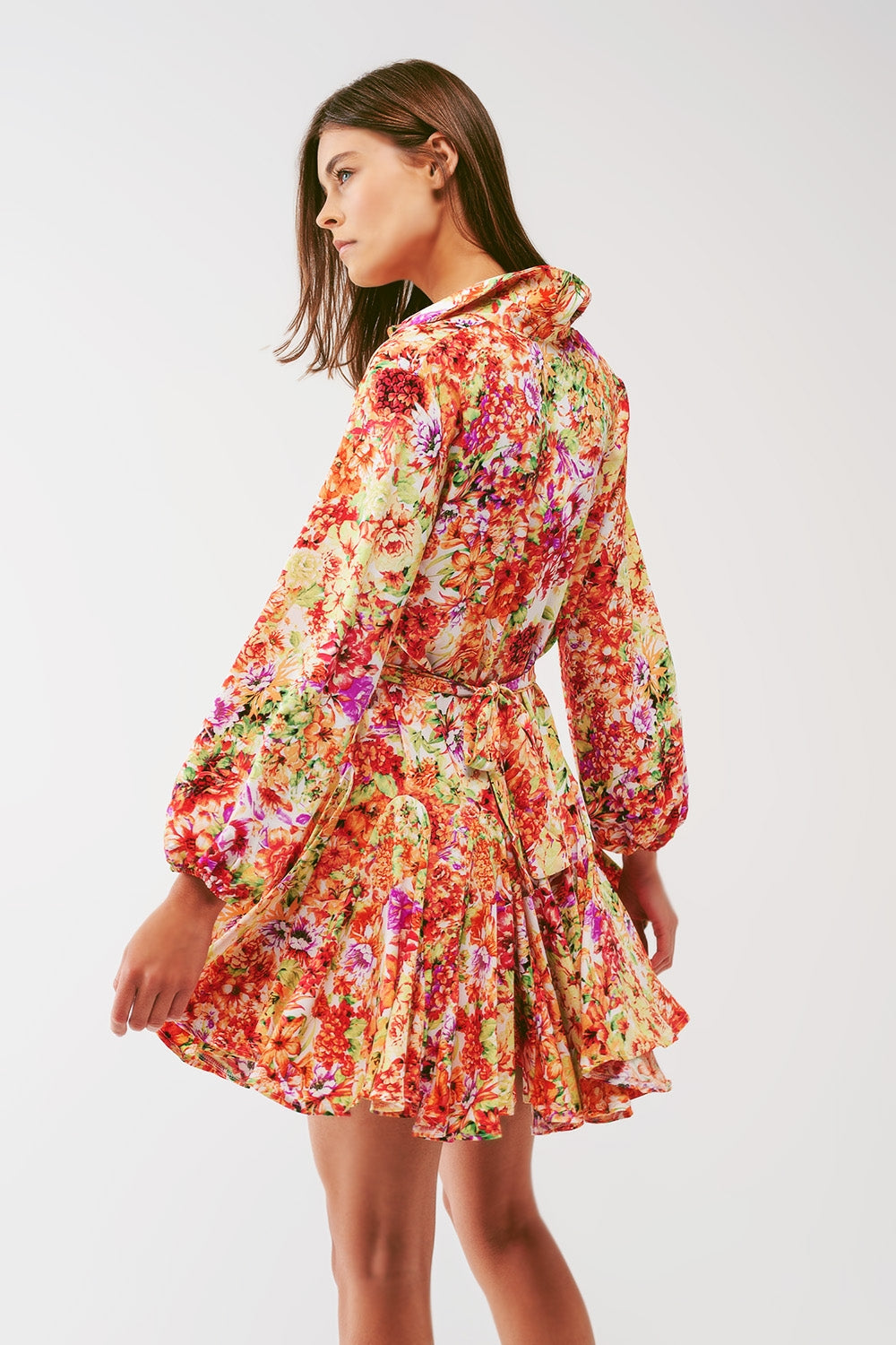 Vestito corto con balze in stampa floreale multicolore