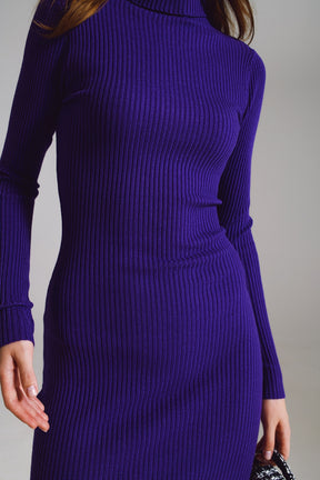 Vestito midi attillato in maglia con collo alto viola