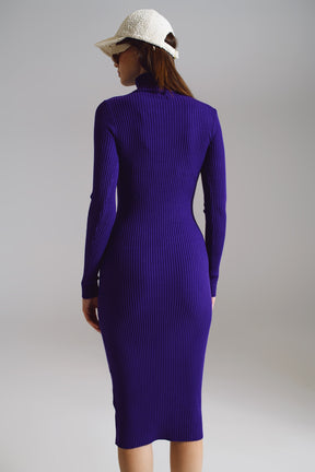 Vestito midi attillato in maglia con collo alto viola