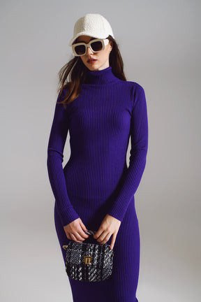 Vestito midi attillato in maglia con collo alto viola