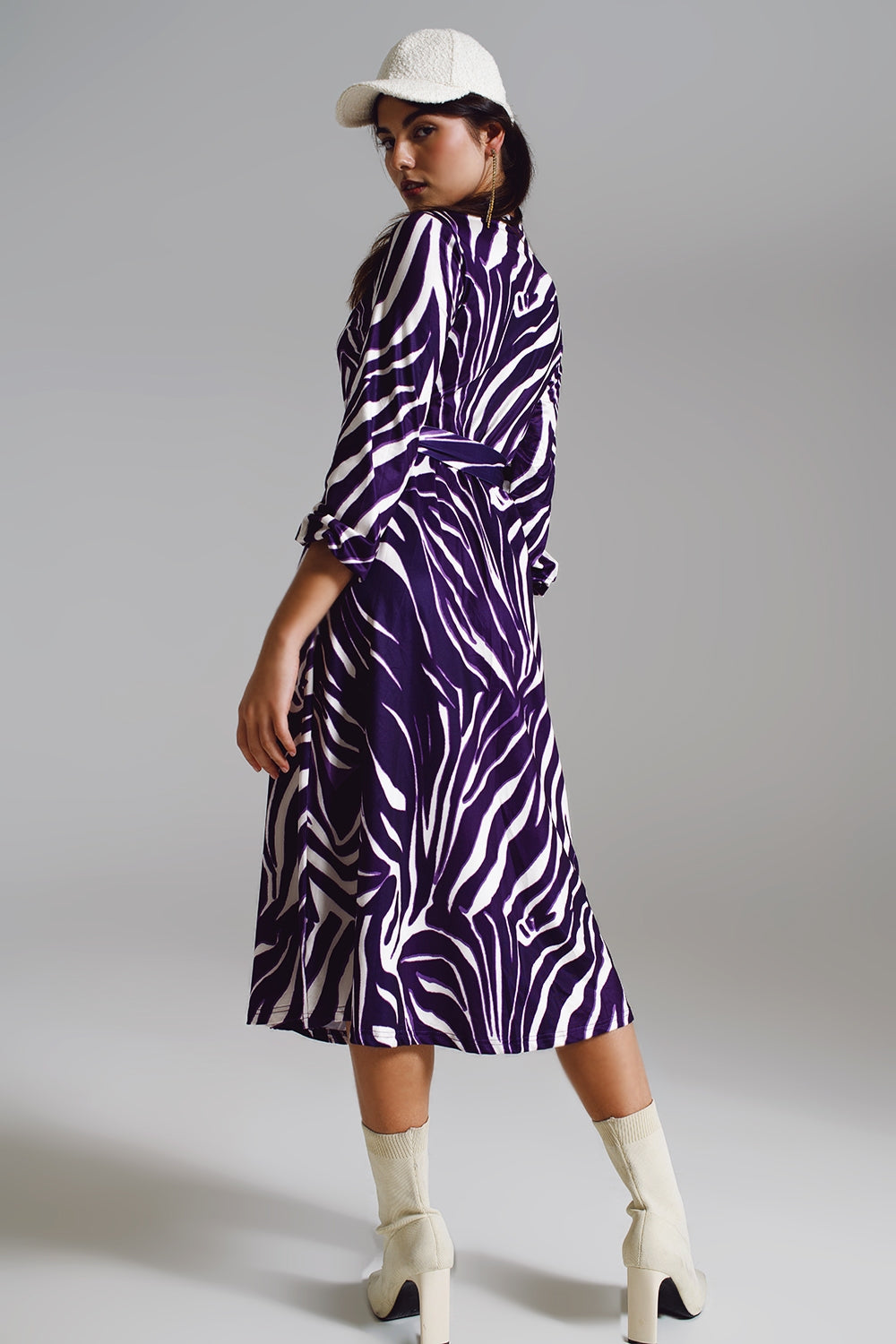 Vestito midi avvolgente con cintura in stampa zebra viola e crema