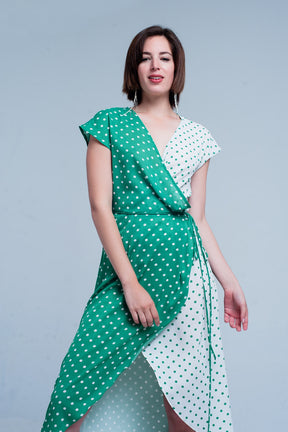 Vestito midi Verde a portafoglio con motivo a pois misti e taglio asimmetrico