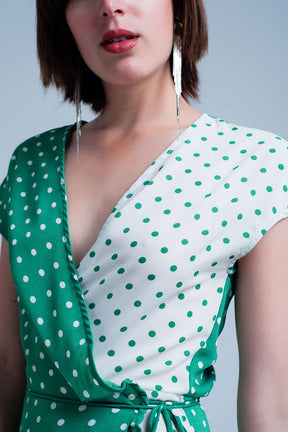 Vestito midi Verde a portafoglio con motivo a pois misti e taglio asimmetrico