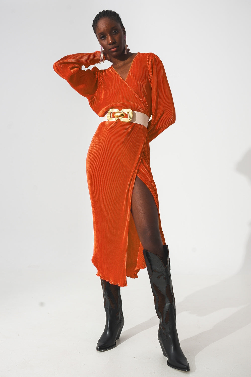 Q2 Vestito plissé in raso arancio e taglio a portafoglio